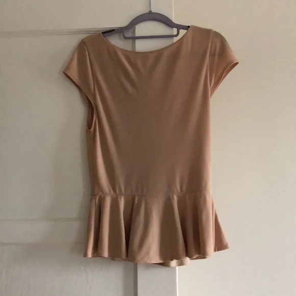 Alice and Olivia Cream Nude/Tan Peplum Short Sleeve Blouse - Picture 2 of 9